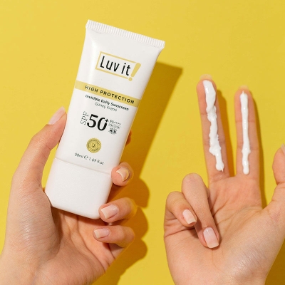 Luv it SPF50 Yüksek Korumalı Leke Karşıtı Güneş Kremi 50 ml